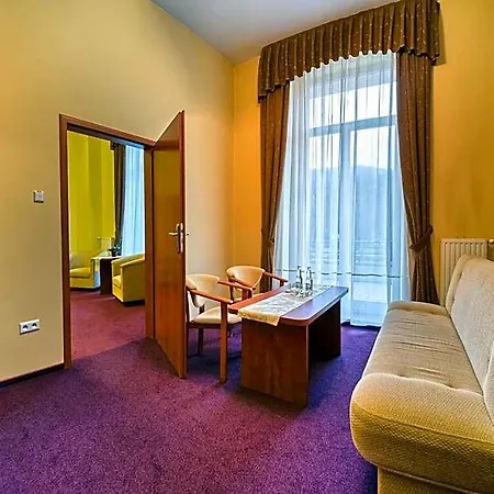 Nowy Dom Zdrojowy *